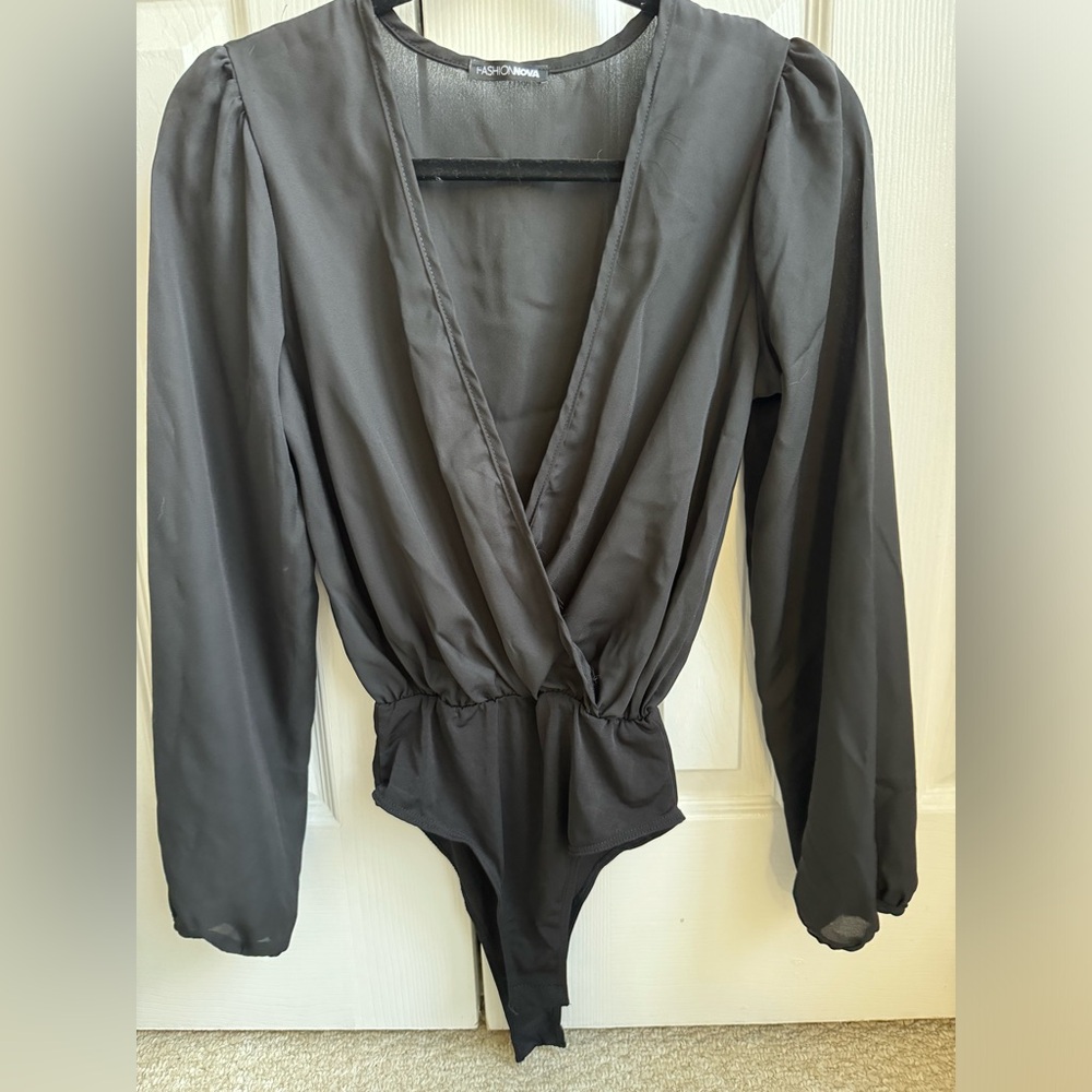 🌟 Fashion Nova Sheer Bodysuit - Size XS - Long sleeve